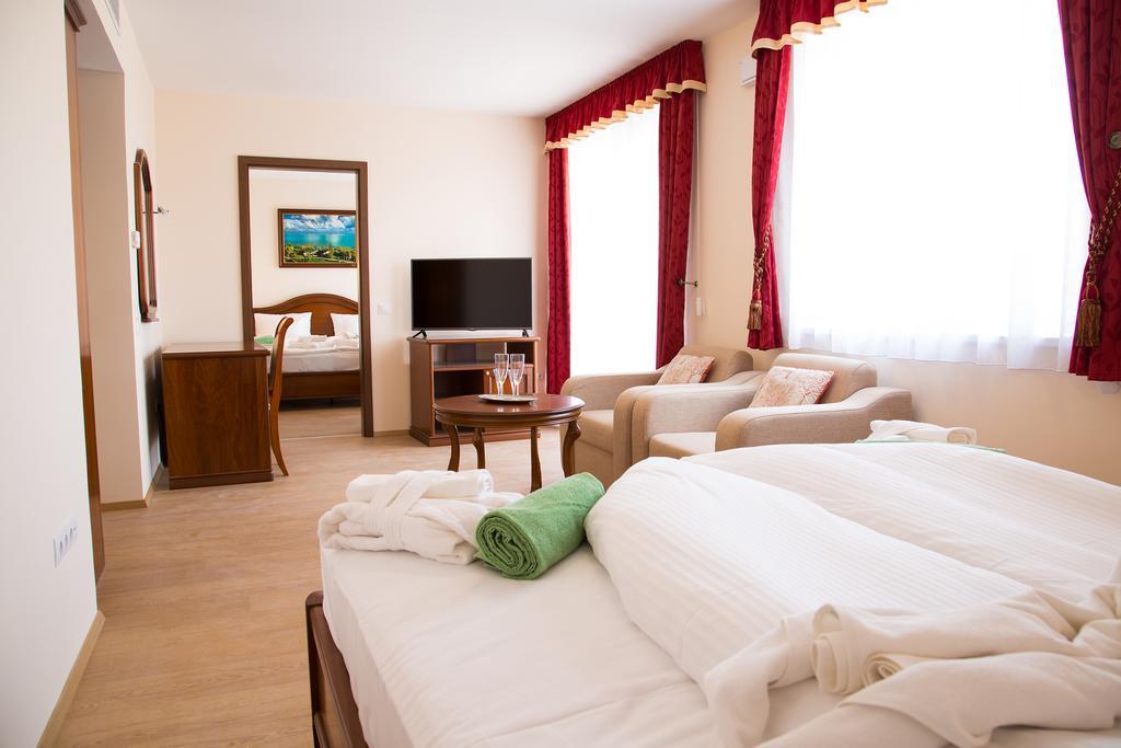 Luxury Hotel Siófok Værelse billede