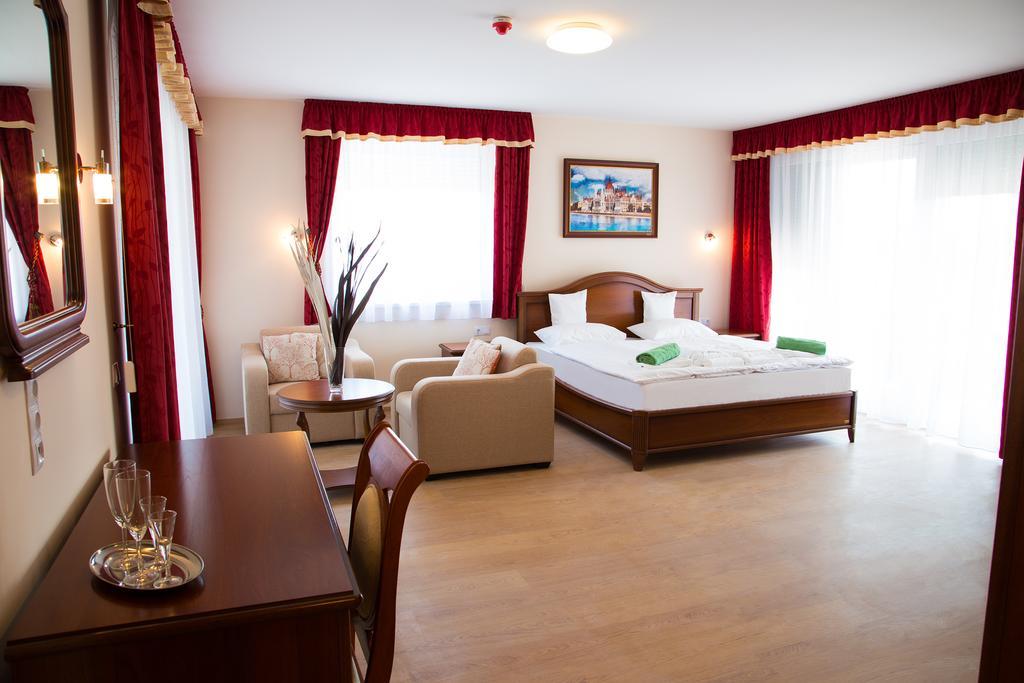 Luxury Hotel Siófok Eksteriør billede